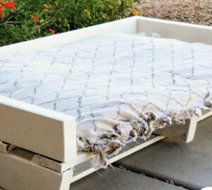 make a raised dog bed from pallets